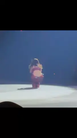 so this is how Nayeonie get off the stage 😅 so cute  #twice #Nayeon #Twice_thisisfor_Worldtour #twiceinMacaud1 