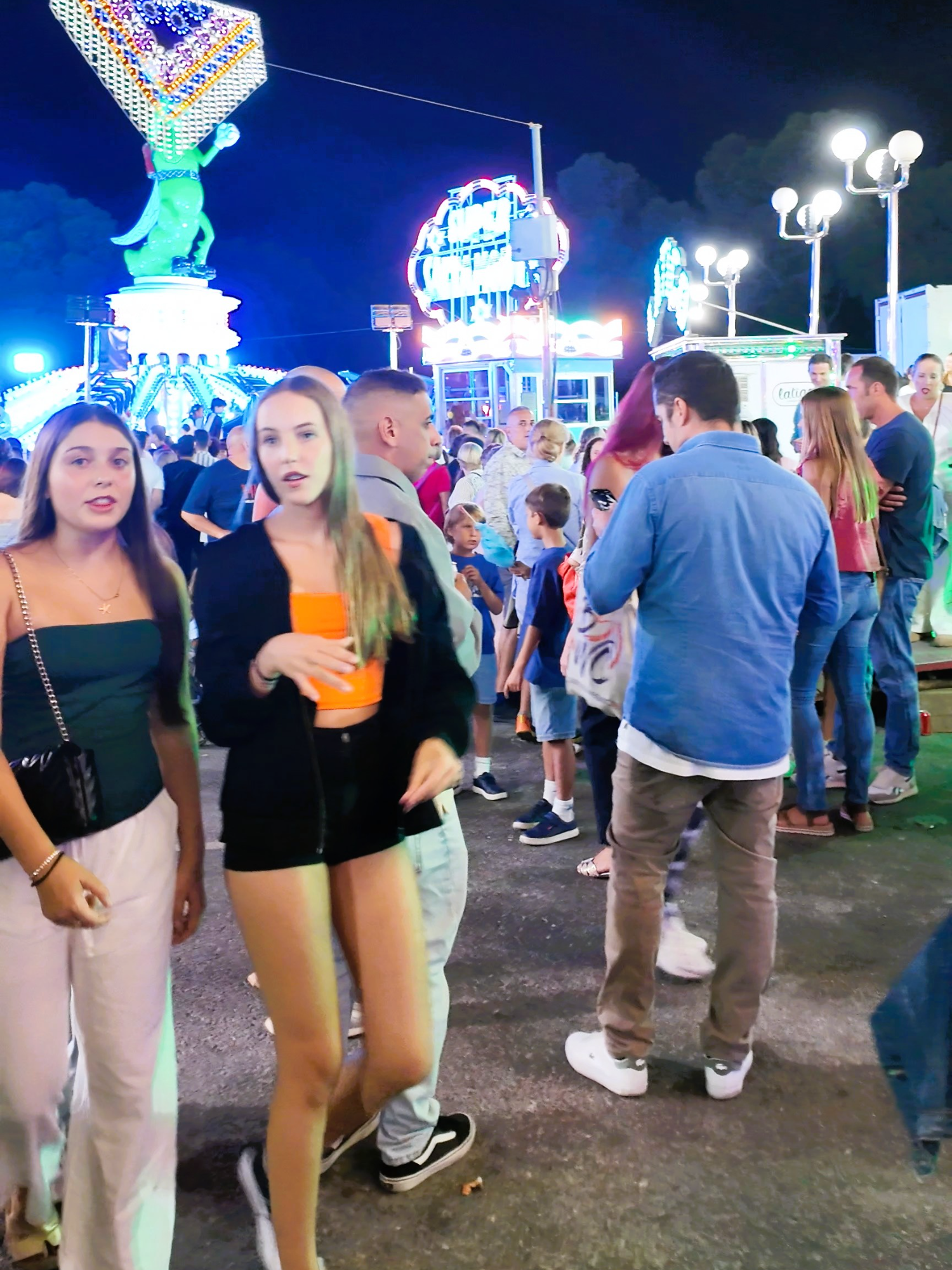 Torremolinos celebra su Feria de San Miguel 🍷– Costa del Sol Andalucía 🇪🇸 Torremolinos Celebrates Its San Miguel Fair 🌙 #Torremolinos #torremolinos_malaga #FeriaDeSanMiguel #AndalucíaFiesta #Tradición  #Andalusia #SpanishTradition