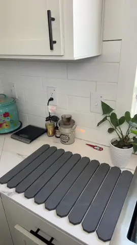 This dish drying stone is soo beautiful and functional! It’s perfect!😍 #stonedryingmat #dishdryer #KitchenHacks #fypage 