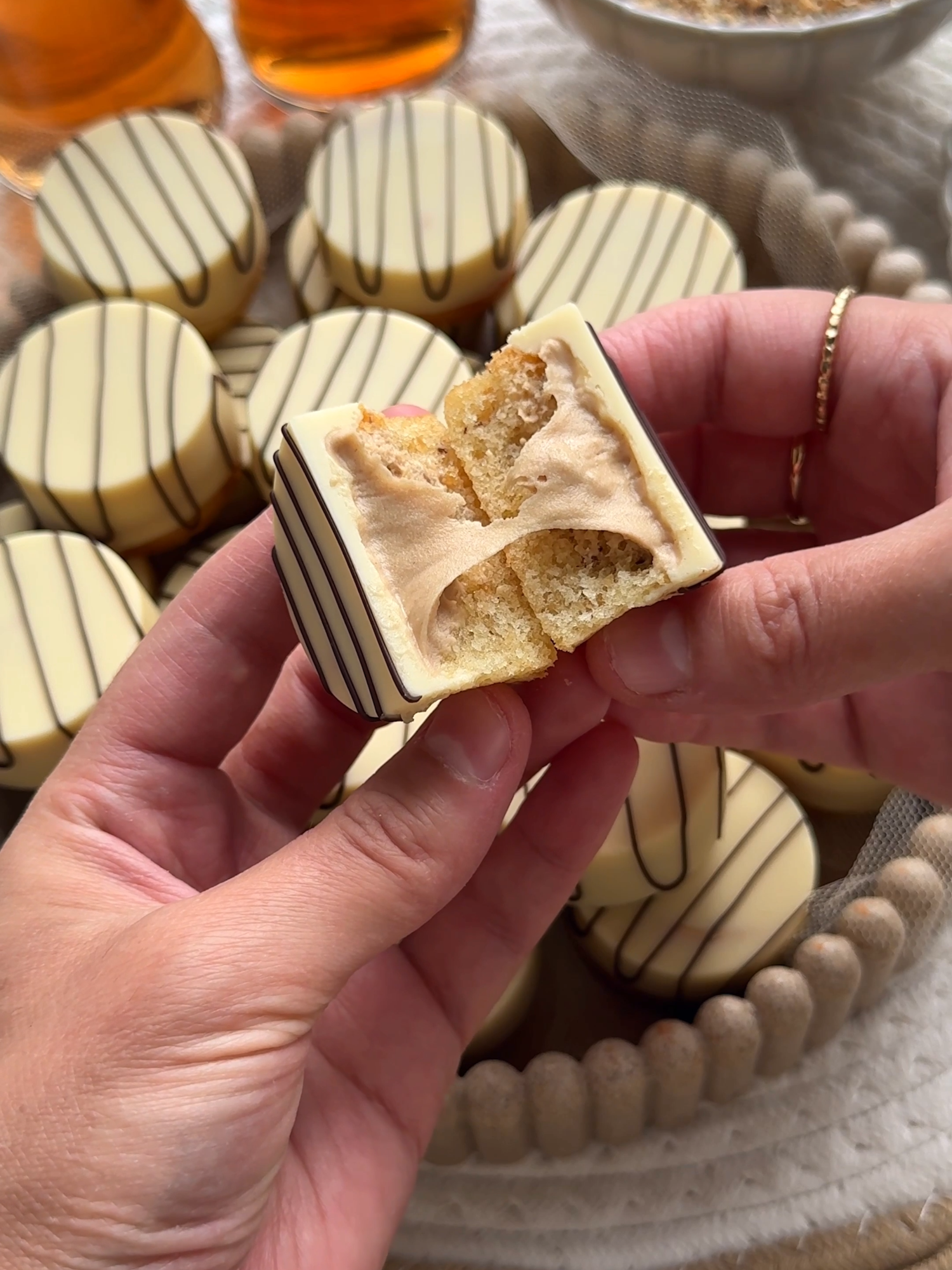 MINI CAKES WITH HAZELNUT CREAM #food #recipe #hazelnut #cake #chocolate #cookies #fy #foryou #foryoupage CAKE BATTER 2 eggs (medium) 80 g granulated sugar 8 g vanilla sugar (1 tbsp, or 1 tsp vanilla extract) 80 ml milk (whole milk) 80 ml sunflower oil 135 g flour (all-purpose) 3 g baking powder 25 g hazelnuts (chopped and roasted) FILLING 150 g hazelnut spread TOPPING 200 g white chocolate 40 g dark chocolate Break the eggs into a bowl and add the granulated sugar and vanilla sugar. Mix for 5–7 minutes until the mixture is light and fluffy. Add the milk and sunflower oil and mix briefly. Sift the flour and baking powder on top and mix again briefly until smooth. Fold in the chopped hazelnuts gently. Pour the batter into a silicone mold. Place the cakes in a preheated oven at 175°C (350°F). Bake for 8–15 minutes (depending on your oven). Allow to cool completely. If necessary, cut off the domed top of the cakes so the surface is nice and flat. Then pipe a layer of hazelnut spread onto the cooled cakes. Melt the white chocolate using a double boiler. Pour a layer into the silicone mold and place a cake inside with the hazelnut spread facing down. Let it set in the fridge for 1 hour, or until the chocolate is firm. Melt the dark chocolate using a double boiler. Drizzle thin lines over the hazelnut cakes for a nice finish.