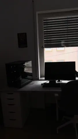 W Inverted PC?  #windowsetup #bequiet #compsetup #naturallightsetup #techtok 