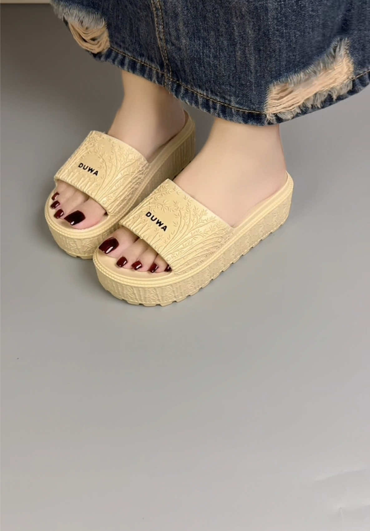 Dép bánh mì đế xuồng cao 5p đi mưa đi nước vô tư luôn ạ #depbanhmi #depdimua #depducnguyenkhoi #xuhuong2025 #yfp 