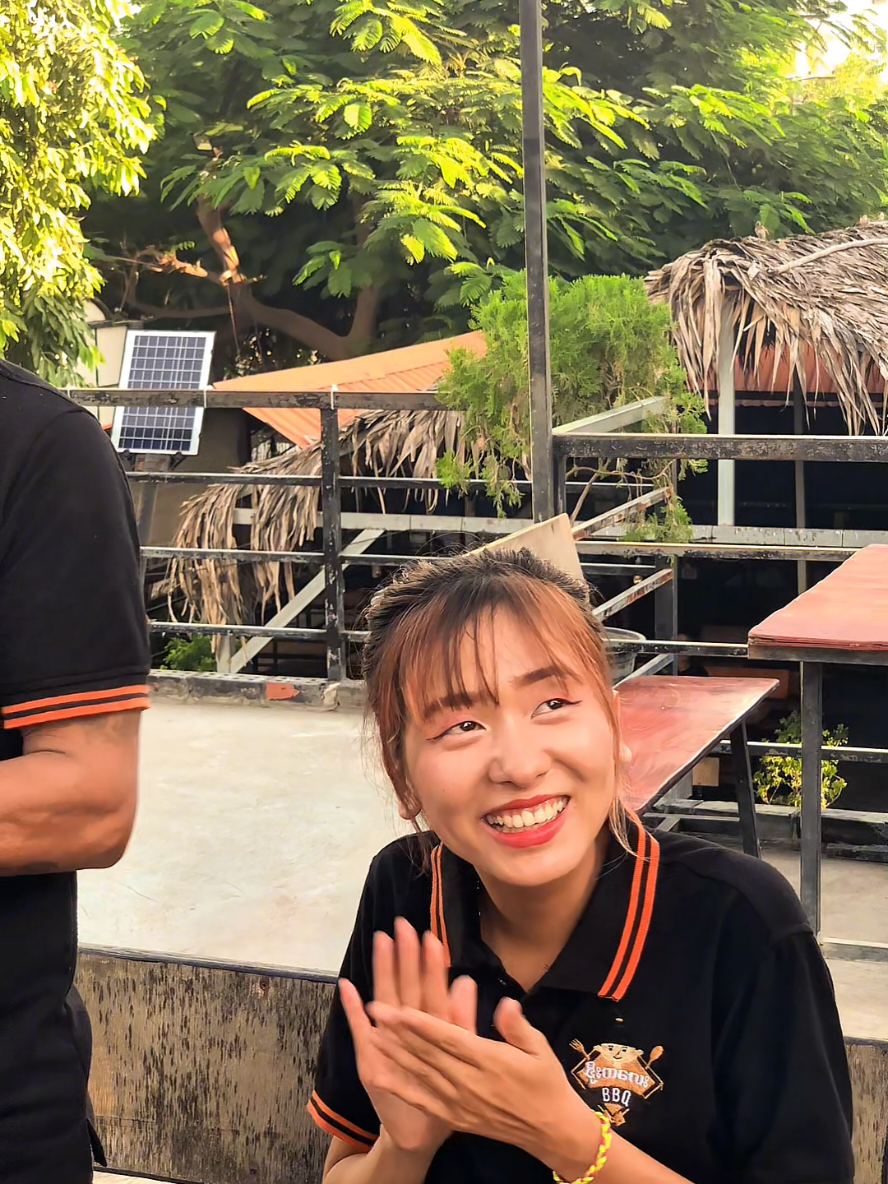 ဟွန့်. . . ​ဘ္စေိက မာလာရှမ်း​ကောမစားဘူး​နေမှာ 😏😏😏 @Doe Ka Lay Tea&Bbq #foryou #doekalaybbq #ဟာသလေးများ🤣🤣🤣 #restaurant #fyp 