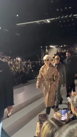 Miranda and Nigel at Dolce and Gabbana??? #TheDevilWearsPrada #MFW  🎥 stylenotcom 