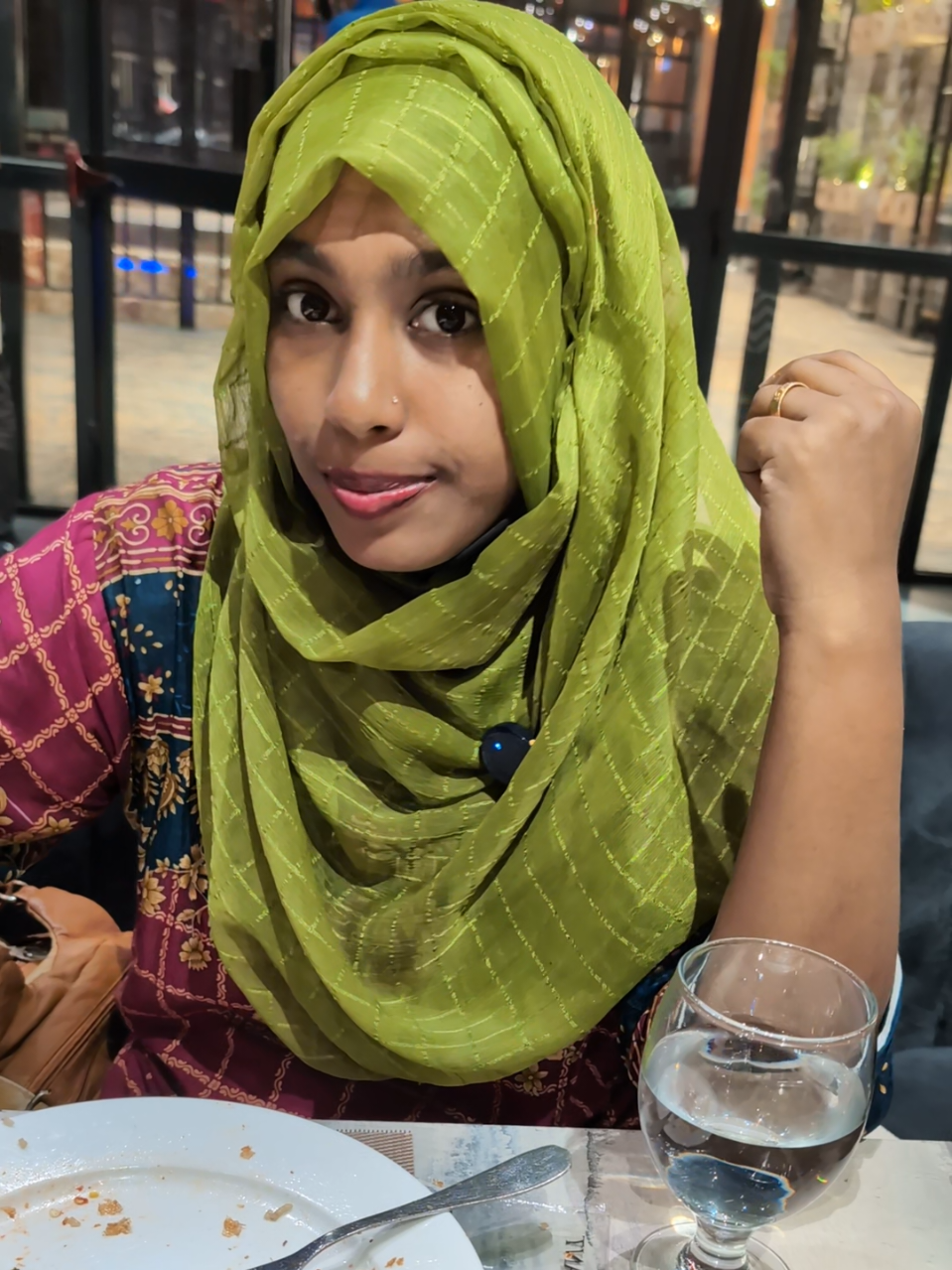 When you are too much in your zone and enjoying your food to the fullest then this happens 😄  #foryoupage #creatorsearchinsights #kababjeesrestaurant #lahore #dhaphase5 