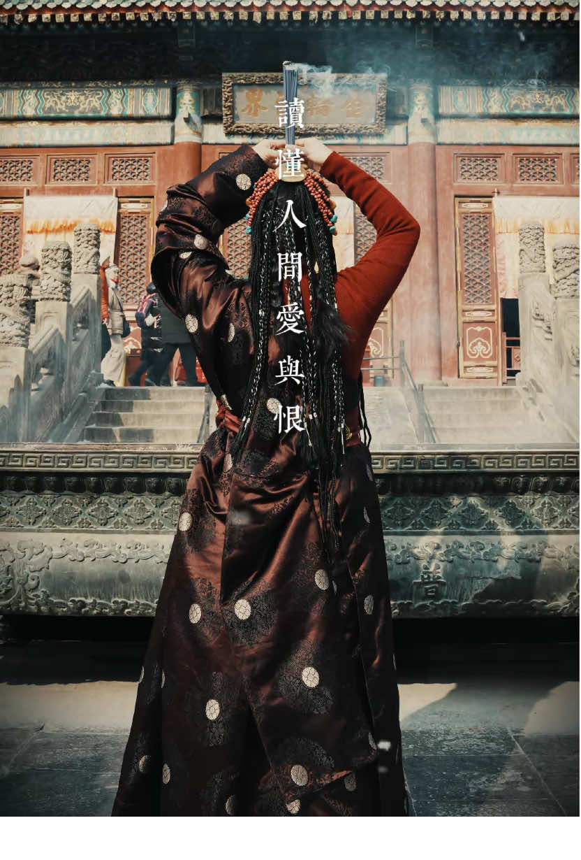 ‌“愿做佛前一粒尘”表达了一种放下人间爱与恨、追求心灵净化和超脱红尘的愿望‌，象征着在佛前卑微修行、解脱执念、获得内心宁静的虔诚态度。🙏#ommanipadmehum #blessings #修行 #Buddha #amitofo 