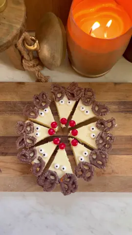 The easiest Rudolph cheese cake 🔴🦌 #christmassnacks #christmasdecor #christmasfood #easykidssnacks #christmascountdown 