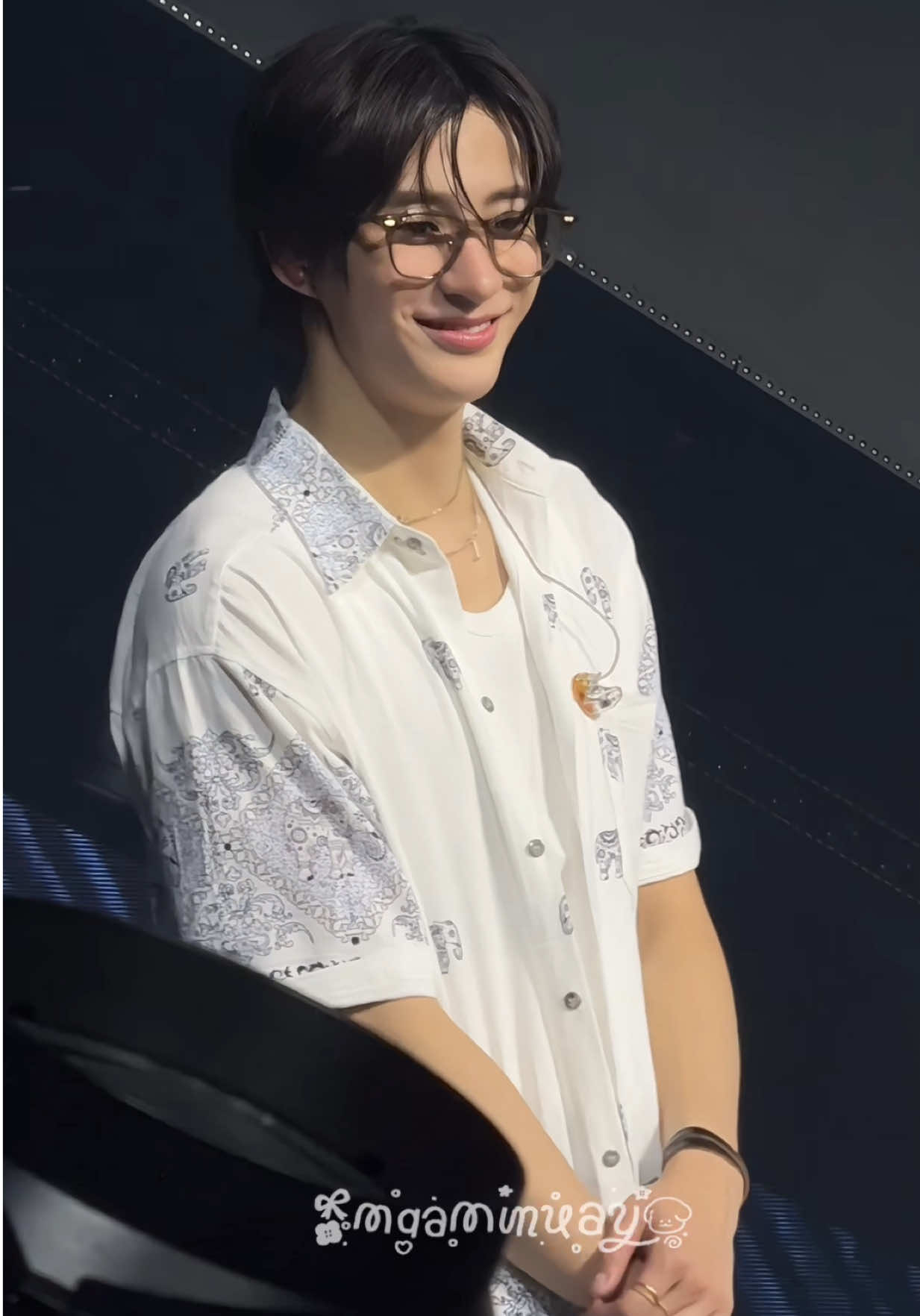 “Your smile makes it seem like you own the world.” #ANTON #앤톤#RIIZE #라이즈 #RIIZINGLOUD_IN_BANGKOK