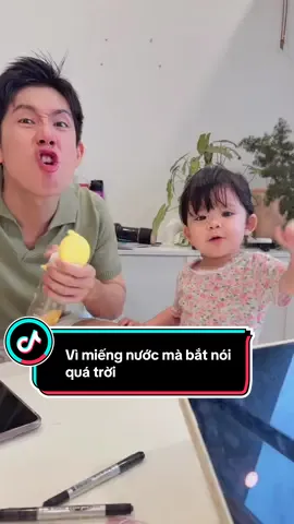 Vì miếng ăn nước uống mè bắt nói quá chòi 😂😂#mochikhongngu #family #babycute #đangyeu 