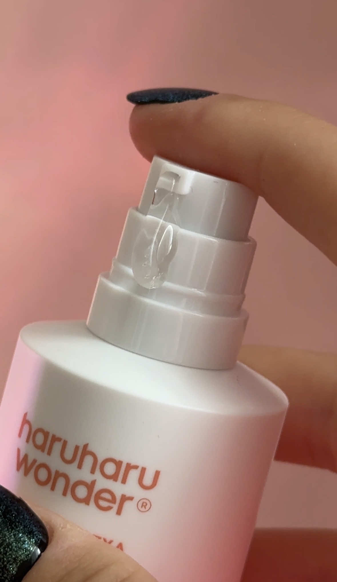 Looking for a serum for dark spots & hyperpigmentation? Then try Haruharu Wonder Dark Spot Go Away Serum 🌿 🧪 Powered by Tranexamic Acid, Niacinamide & Vitamin C to fade stubborn spots, brighten dullness, and even out your skin tone. 💧 Lightweight, fast-absorbing & gentle, so it’s perfect even for sensitive skin. 🌟 Clinically proven results: smoother, more radiant skin in just 4 weeks! Bye bye dark spots 👋, hello glow ✨ #hyperpigmentationtreatment #darkspotsolution #serumfordarkspots #acnemarks #postacneserum 