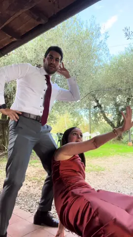 La prueba de los pasos prohibidos es básica antes de un matrimonio. Bailamos bien aunque no parezca, lo juro! #pruebadevestido @Nicola Mossoni Festa 