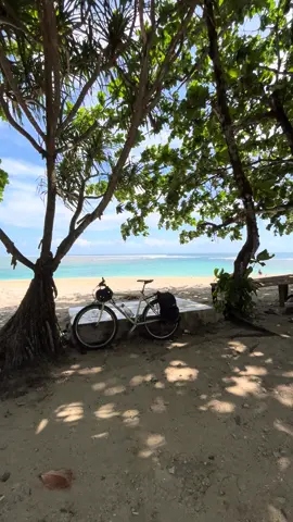 Happy Weekend 🌊🌴 📍Pantai Cibuaya Ujung Genteng Sukabumi  #minimalhudangisuk #weekend #pantaicibuaya #pantaiujunggenteng 
