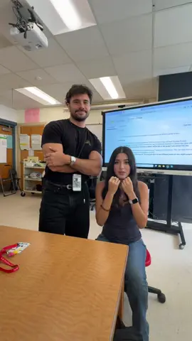 edit: please respect my teachers privacy and my own thanks so much for the support guys❤️