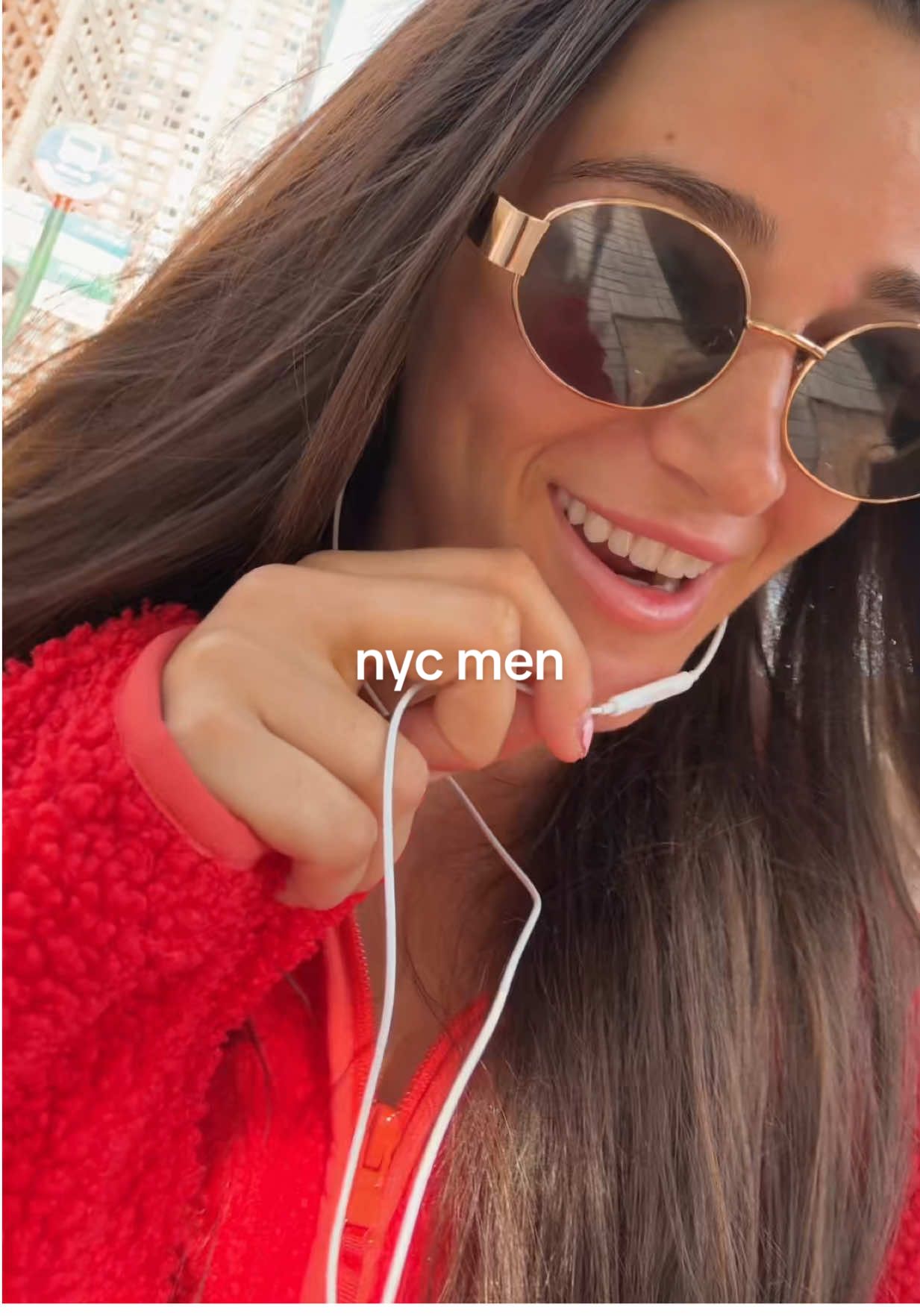 i know i can’t be wrong on this thought but these wired headphones have me spewing out my internal dialogue #wsh #westsidehighway #dating #nyc #nycdating 