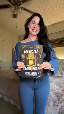 Outfit of the day + book of the day #fitchecks 