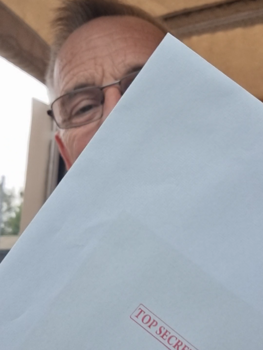 top secret mission #topsecret #tuktuktraveller #livingmybestlife #foryoupage❤️❤️ #livingmybestlife @blundell @Ella Kerwick 