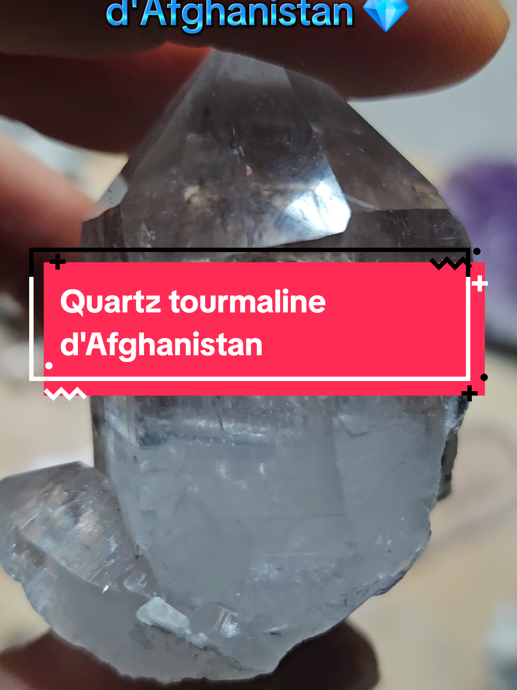 ✨ Quartz Tourmaliné d’Afghanistan – Lumière & Protection ✨ Un cristal limpide qui abrite une baguette de tourmaline noire… une rencontre rare entre clarté et ancrage 🌌. 💎 Formation naturelle exceptionnelle, directement des montagnes afghanes. 🔮 Amplification des énergies + bouclier protecteur puissant : une pièce unique pour collectionneurs & passionnés. 📲 Découvre ces trésors en LIVE samedi 27 septembre à 21h sur TikTok – collection exclusive en direct ! #quartz #tourmaline #quartzclair #pierresnaturelles #mineraux 