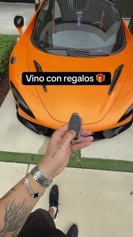 Viene con regalos 🎁 