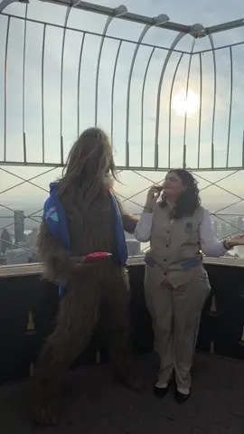 Sas is King Kong’s biggest fan… literally. @Jack Link's #empirestatebuilding #newyork #nyc #funny #kingkong 