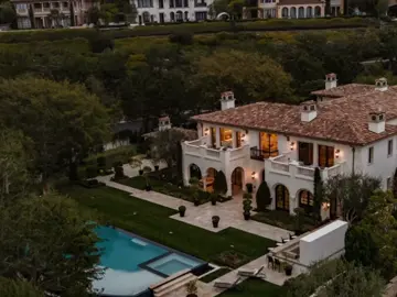 This $29,000,000 Mansion in Newport Coast, California, is so beautiful! 🤩 Is it worth the price? 🤔 #realestate #luxury #dreamhome #mansion #california 