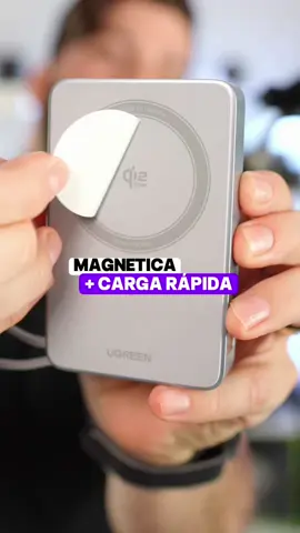 POWER BANK INALÁMBRICA DE CARGA RÁPIDA ⚡️ En 2025 se ha vuelto más común saber de power banks con magnetismo para usar con iPhone o incluso con Android (cuando usan case magnético).  La UGREEN Magflow de 10,000 mAh 25W tiene tecnología qi2 para carga mas rápida y eficiente. Ideal para por ejemplo llevar tu iPhone 17 Pro Max de 0 a 50% en poco más de 30 minutos, o en general cargarlo alrededor de 1 vez y media. Si te gusta lo que ves puedes encontrarla en mi Tiktok shop. 