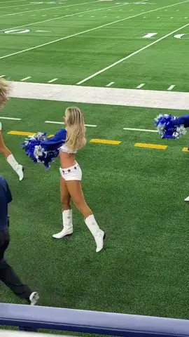 gameday eveeeee!!! all eyes on the boys 👏🏼👀🤠🤗💙 LETS GOOOOO!!!⭐️ #gocowboys #americassweethearts #gameday #fyp