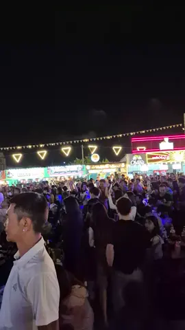 คนนับล้าน บัตรยืน อภินนันท์ สุดอีหลี #บิ๊กฟูดอมตะชลบุรี #อมตะนครชลบุรี #อภินันท์น้อยดาวเหนือ #อีสานบ้านเฮา 