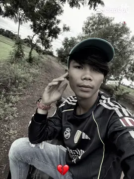 សង្គម រាលថ្ងៃបេីរយេីងគ្មានលុយពិបាកចុះចំណេាមគេ ណាស់ 😅