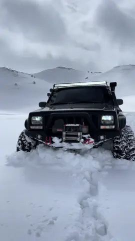 #balckpanther🖤 #🥷🥷 #cherokee #lebanon🇱🇧 #snow #viral #cherokeexj #usa #LS #garagenabiljalbout #xj #fyp #lq9 #v8power #lsswap #foryou 