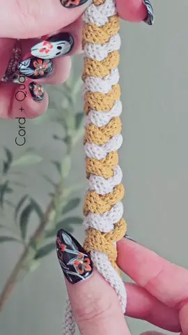 I learned this knot back in like 2007 at girls camp making bracelets lol. Fun Macrame know to try!! #macrame #macrameknots #macrametutorial 