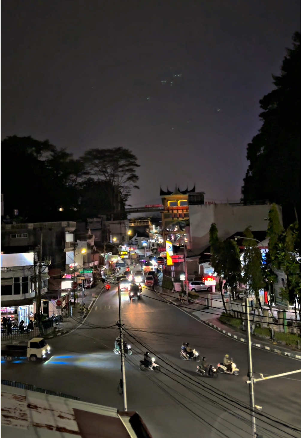 Jembatan limpapeh dimalam hari yang tenang Bukittinggi  #malam #bukittinggi #sumbar #lewatberanda #fyp 