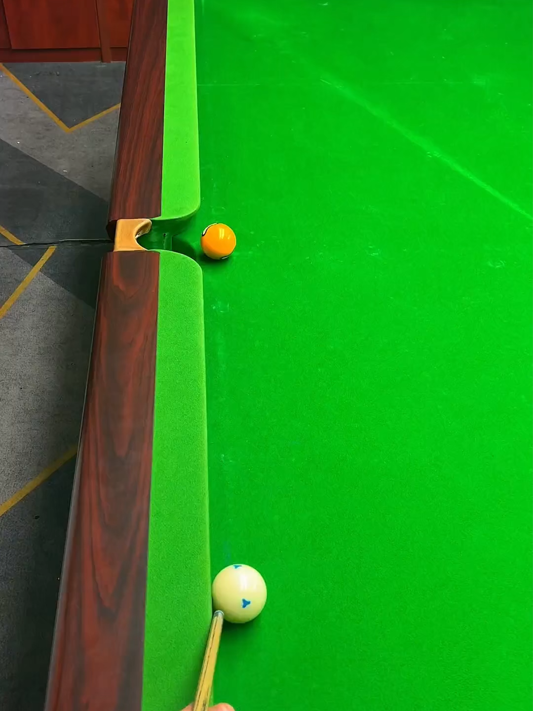 Helps you quickly master the cue stabbing technique #8ballpool #billiards #billiardsskills #trickshot