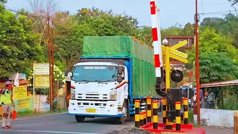 pesona truk isuzu giga terpal hijo CEBONG MELINDO 😎🎥 ,,, bang @wiwithidayat14  #bismillahfyp #fouryourpage #cctv_veteran🤙🎥 #zxycba #fypviralシviral 