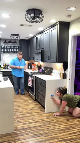 Poor husband 😆😆🤣#scareprank #funny #jumpscare #fyp #family 