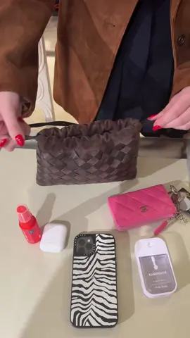 What fits in the small Bottega dustbag? #suedebag #bottega #designerhandbags #nycstylist #personalshopper 