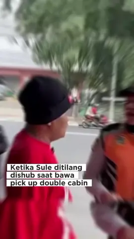 Sule tunjukkan sikap bijak saat ditilang tetap patuh aturan meski sambil bercanda khasnya! 📌Dilansir dari detikcom #Sule #TilangDishub #PikapDoubleCabin #Selebriti #detikHot