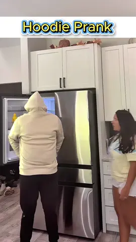 Hoodie prank 🤣🤣#scareprank #fun #jumpscare #family #fyp 