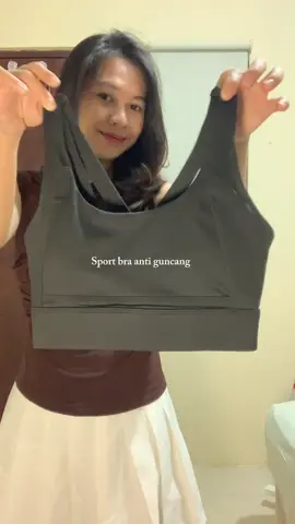 Aku size s, aku bawa lari bener” ngga guncang✨ #sportbra #fyp #braantiguncang #bra #sports 