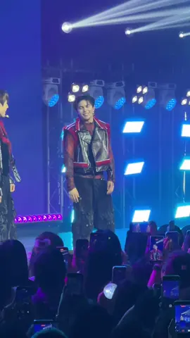Nagrequest ng sample kay liam ng last twilight tapos ending tayo din kumanta. Nagbida bida na naman yan sila hahahaha welcome sa concert namen LYKN😂 #LYKN #LYKNTOURxMANILA #lyknunleashedconcert @Zloty 