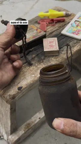 Thế hệ 7x, 8x chắc chắn không thể quên ánh đèn dầu hỏa đêm khuya. Một biểu tượng của ký ức tuổi thơ, của sự thiếu thốn nhưng chan chứa yêu thương 🥹 #kyuc8x9x #hoainiem #tuoitho 