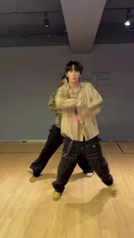 BADA LEE and JUNYOUNG | BOUNCE DANCE CHALLENGE #badalee #junyoung #bebe #fyp #trend 