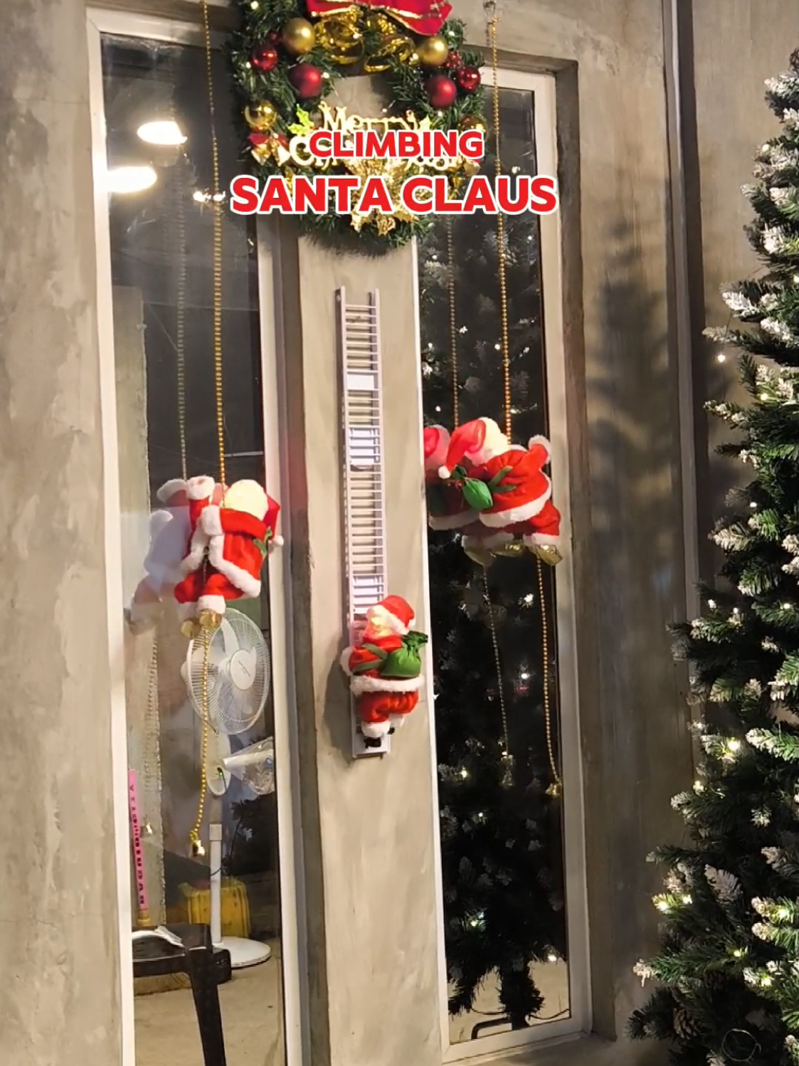 Lahat ba may Climbing santa Claus na? 🧑‍🎄🤶😁 #climbingsantaclaus #santaclaus #christmasdecor #santa 