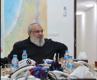 #آخر صورة  قبل الاستشهاد💔 من غرفة العمليات لا مكان للصدف في مثل اللحظات، بل هو القدر يخط لوحاته الخالدة.  هذه الصورة يصحّ أن تلخّص حقبة كاملة، ويصحّ أن تجسد تعريف هذا الرجل وعلاقته ببلاده؛ جسد السيد حسن أمام فلسطين لا خلفها، كما في اللحظات الأولى، كذلك في اللحظات الأخيرة. لوحة تستحق عنوان  