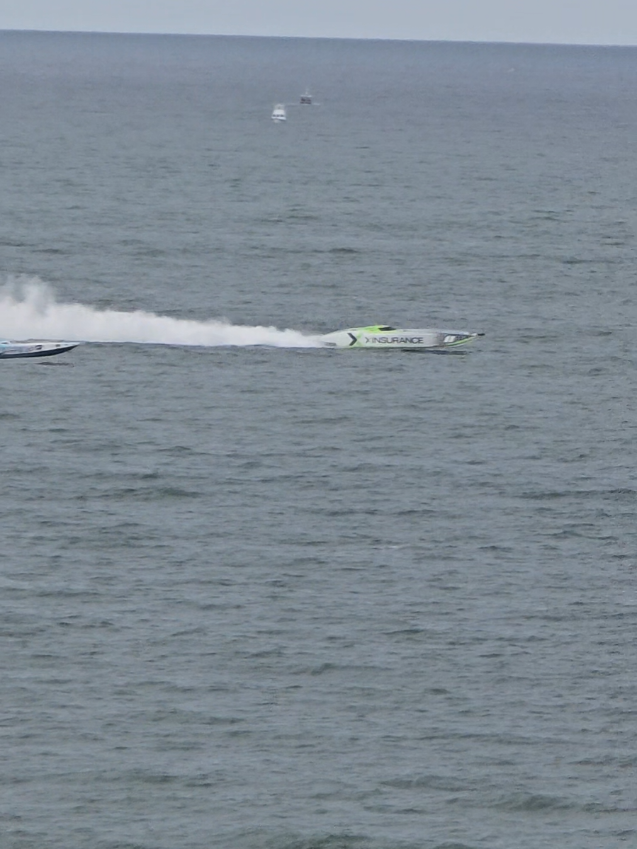 #raceworldoffshore #offshoreracing #mercuryracing #clearwaterbeach #outboards 