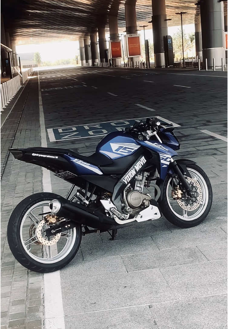 look dulu apa kenceng dulu?ganteng dulu baru busa dihargai🗿#fyp #vixion #vixionbiru #vixionmodifikasi #vixionlongarm 