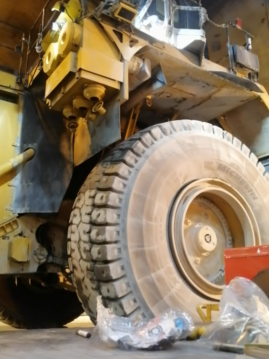 Que te costaba decír no te ilusiones, te esroy usando #paratiiiiiiiiiiiiiiiiiiiiiiiiiiiiiii #antamima #798ac #caterpillar #camionminero 