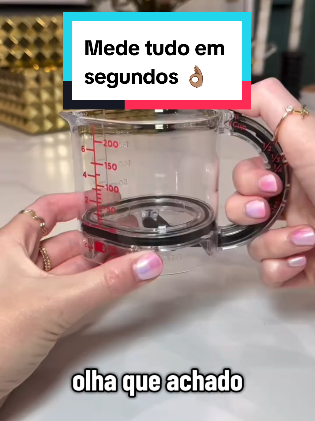 “Chega de adivinhar medidas na cozinha! 🍳 Esse copo medidor ajustável é leve, transparente e super prático — perfeito pra facilitar o preparo das suas receitas 😍 👉 Achei na Shopee, corre pro link da bio 🛒✨” #copomedidor #copomedidorajustavel #cozinha #confeitaria 