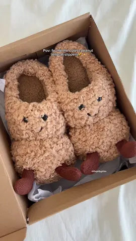 OBSESSED with these peanut jellycat slippers🥜😍#jellycat #girlyaesthetic #girlyvibes #furryslippers #girlyfinds #girlythings #slippers #girlygirl #fallaesthetic 