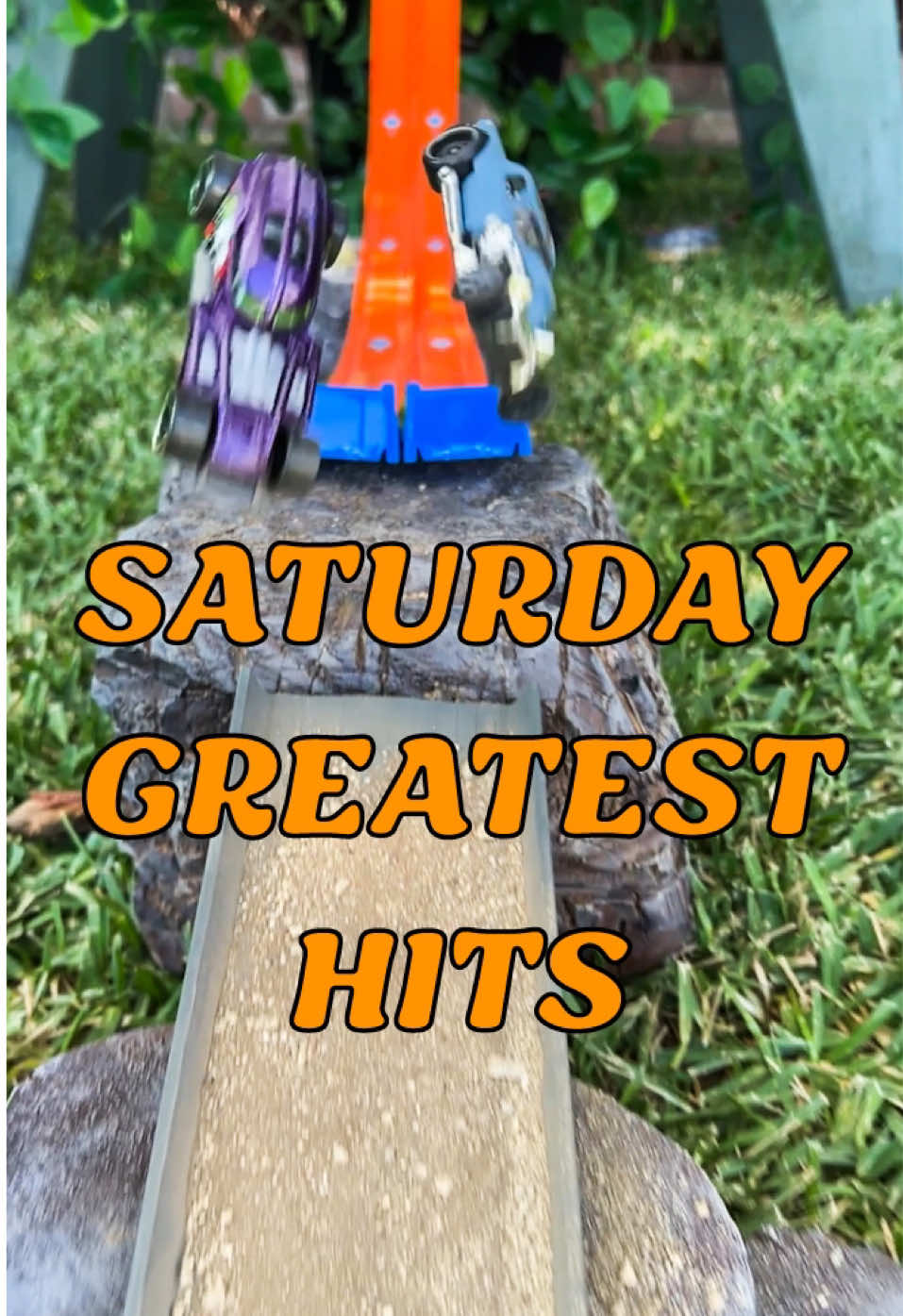 Some dirt track hot wheels diecast racing and crash footage. Enjoy  #hotwheelsrace #diecastcars #hotwheelstrack #hotwheelscrashing 