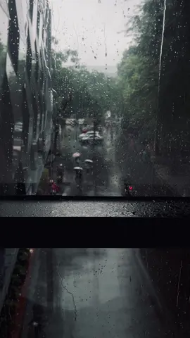 Em dùng sự dịu dàng của mình để chứng minh cho anh thấy rằng trên đời này vẫn còn tồn tại nhiều thứ tốt đẹp... Anh dùng sự dịu dàng đó để dạy em một bài học về sự cố chấp...  